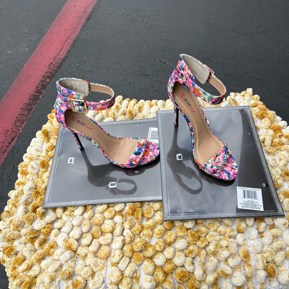 Pink and Colorful - Picture 5 of 6